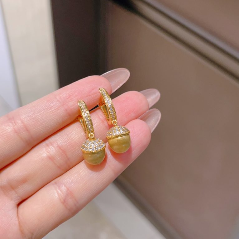 Hot-Selling Eco-Friendly Copper Gold-Plated Pinecone Ear Studs
