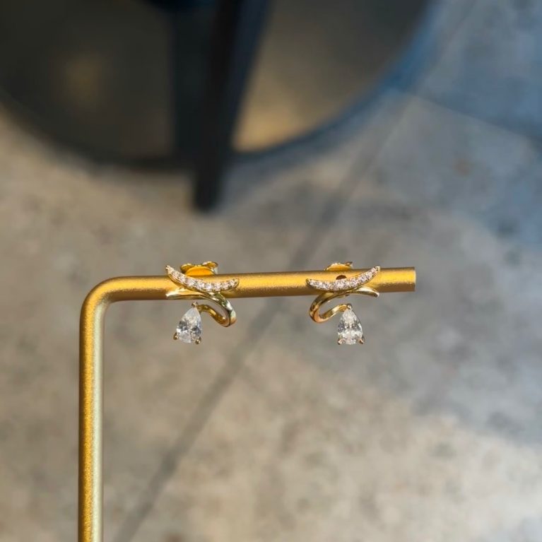 Eco-Friendly Copper Gold-Plated Crescent and Tiny Drop Ear Studs