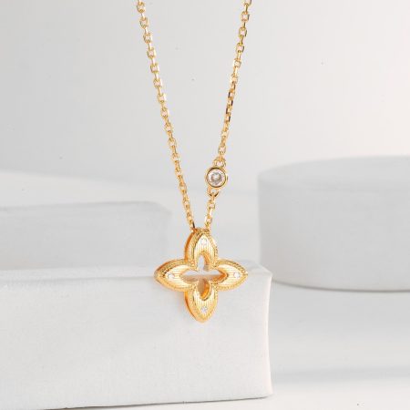 Hot-selling Eco-friendly Copper Gold-plated Clover Necklace