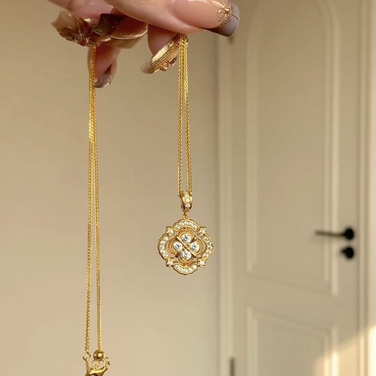 Eco-Friendly Copper Gold-Plated Reversible Four-Leaf Clover Necklace